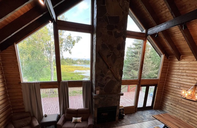 Family friendly lakefront chalet with hot tub and master suite