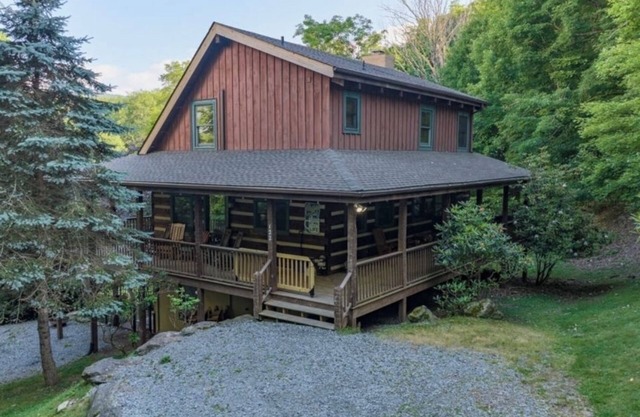 Family-friendly, pet-friendly cabin close to Boone, Sugar Mt, Banner Elk, Beech