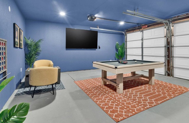 Family Friendly Pool Hot Tub 5 BDRM Bonus RM