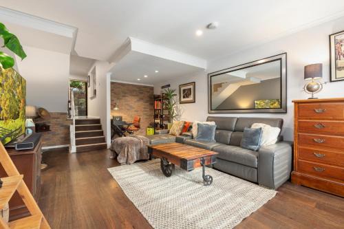 Family-Friendly Townhouse with Private Courtyard