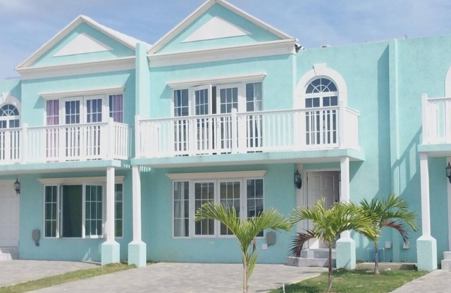 Family friendly Townhouse by the Bay , private Beach & Pool , Negril