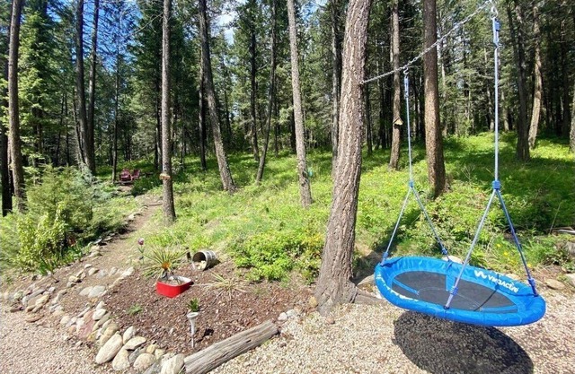 Family getaway on 5 acres close to Silverstar Mountain.