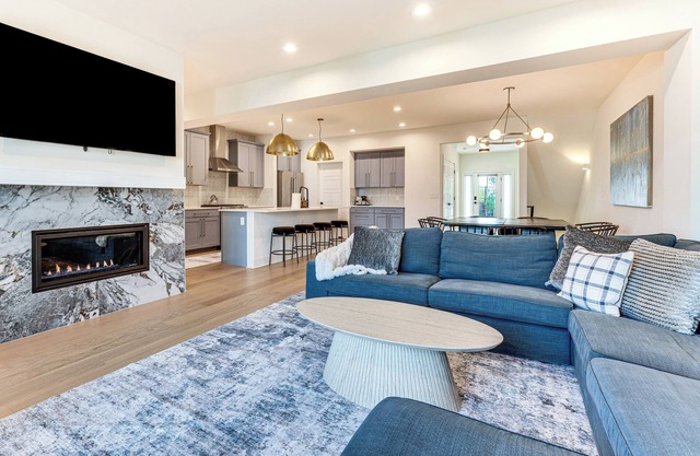 Family Haven, Walk to Dtwn Erie: Bring Your Pets!