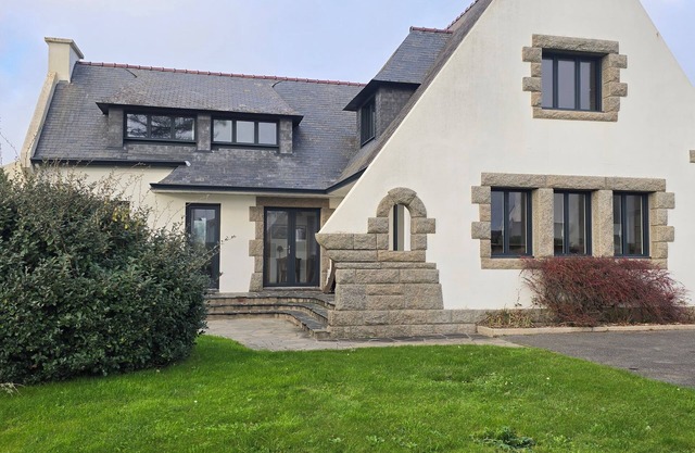 Family home-300m from the sea-Port de Trévignon