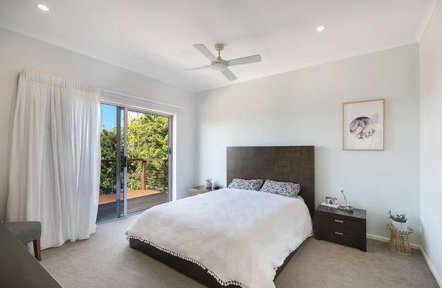 Family Home with Blue Ocean Views, 200m from the Beach!