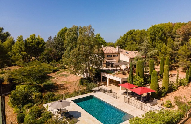 Family house 8 bedrooms sea view, exceptional site swimming pool tennis janitor