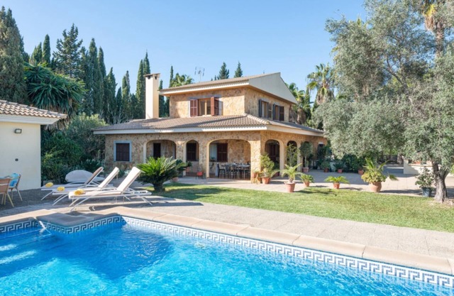 Family Oasis: Private Pool Retreat for 8 Guests!