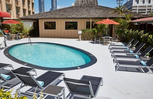 Family Retreat! 3 Great Units, Pet-Friendly, Onsite Pool, Near Great Lawn
