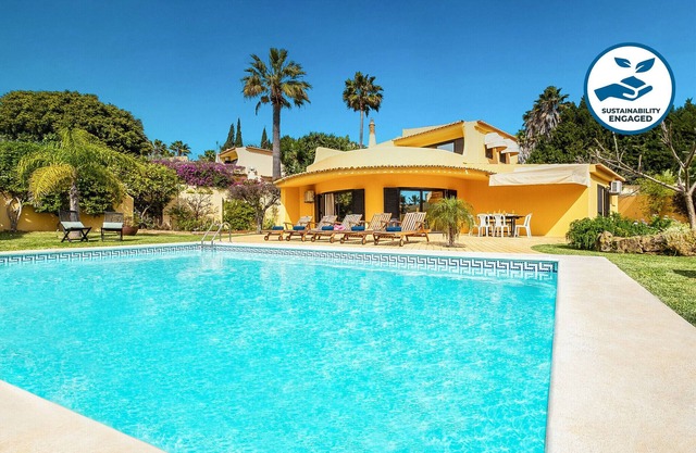 Family retreat w/pool & BBQ in Montechoro