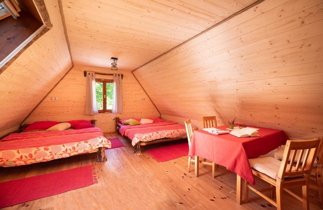 Family room for 5 in Camp Korita