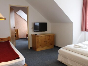 Family room for 5 pers. with shower, WC - Sporthotel Dachstein West