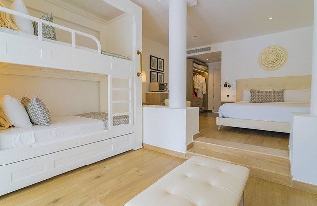 Family Room Perfect for Play - Water Park & Thrill Adventures Nearby! Pool!