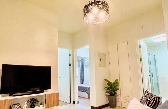 Family-sized condo few minutes from BGC and Makati