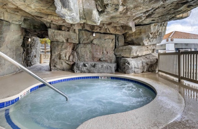 Family Stay! 2 Outdoor Swimming Pools w/ Waterslides | 2 Spacious Suites