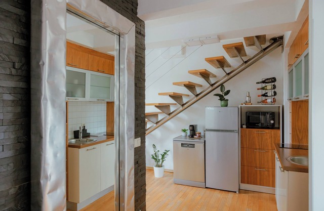 Family suite in old city with free parking, BRIDGE APARTMENTS