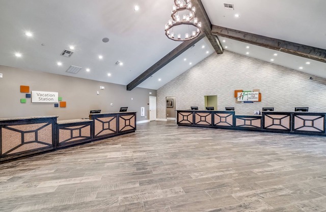 Family Vacation at Lake Conroe! | Villa + 5 Pools