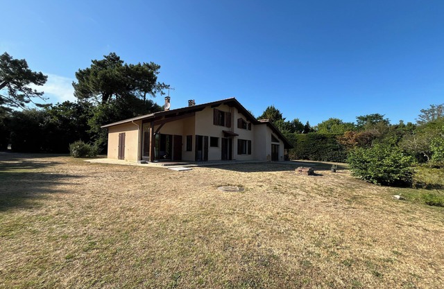 Family villa with wooded garden, between nature and relaxation in Soulac sur Mer
