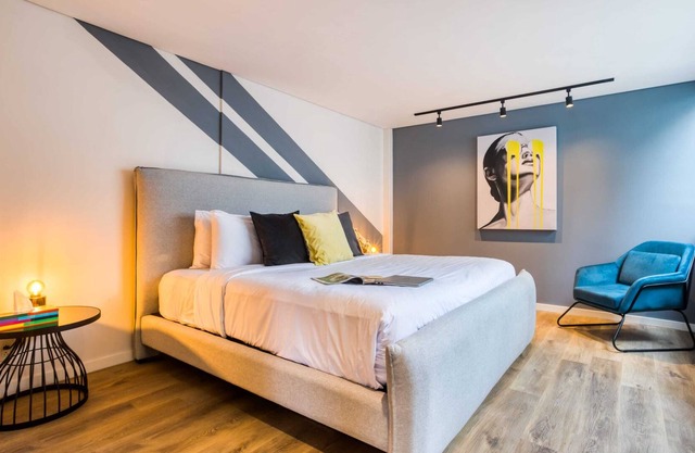 Fancy 3BR Apt | 2 Rooftops +Gym+B/Center | Best Location