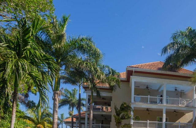 Fantastic 3 bedroom condo with ocean views- Lawson Rock 206