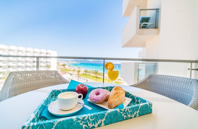 Fantastic 5-storey building with gigantic sea views, 2 bedrooms