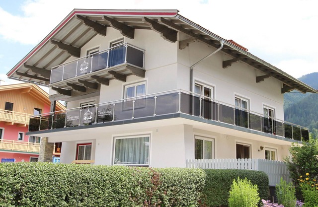 Fantastic detached chalet near the center of Kaprun