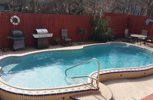 Fantastic Downtown Condo with Pool! in Savannah