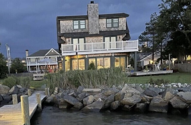 Fantastic Family House! Mantoloking . Barnegat Bay - Short Walk to the Beach!