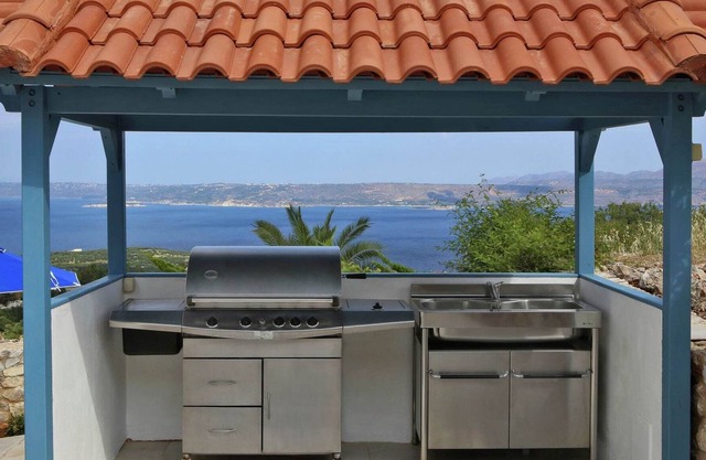 Fantastic luxe modern Villa, large garden, private pool, outdoor kitchen NW