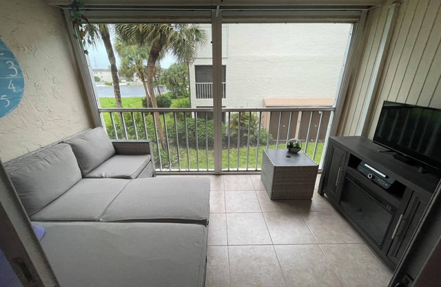 Fantastic Naples Florida Condo Great Location and Value close to Marco Island