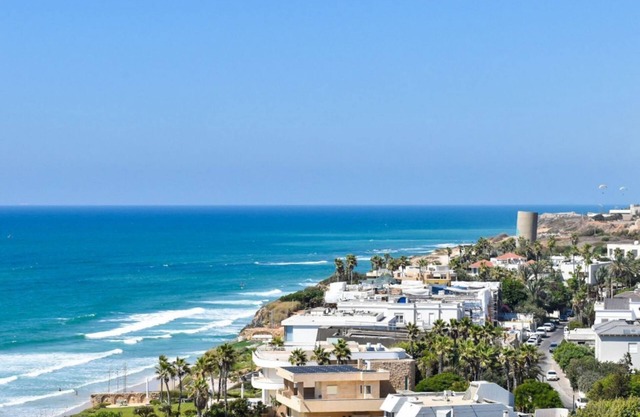 Fantastic One Bedroom With Sea View