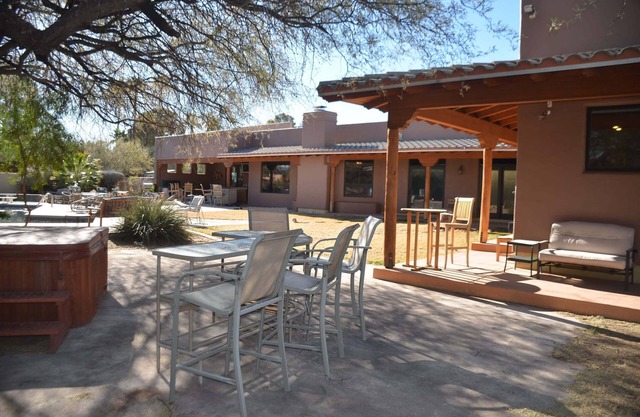 Fantastic resort like 5 BR 5 BA home in Tucson Country Club, Pool, Bocce, Acre