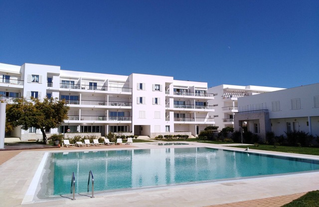 Fantastic Tranquil Apartment by the Pool