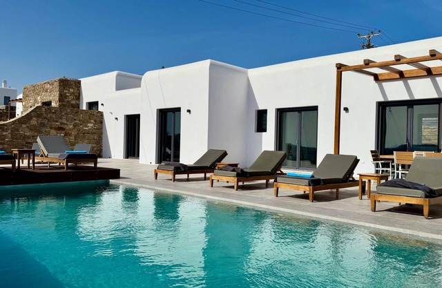 Fantastic villa with private pool 2 minutes from the airport and the beach