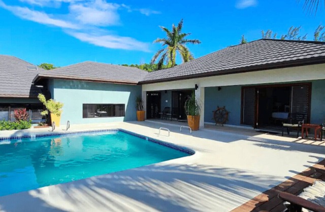 Fantasy Villa, Bengal Bay Snorkeling and swimming steps from the villa