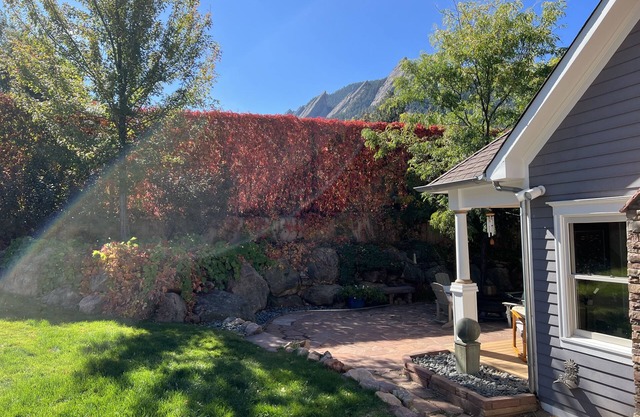 Farmhouse Charm at the Base of the Flatirons, Steps to Chautauqua & Trails