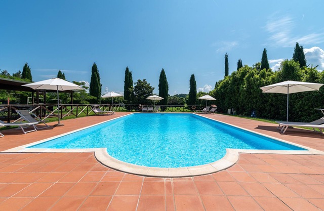 Farmhouse "Officina" with Shared Pool, Private Terrace & Wi-Fi