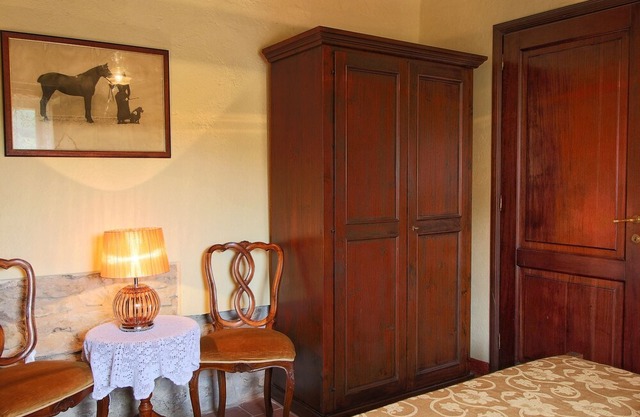 Farmhouse with stables, horses and the ability to make horseback riding