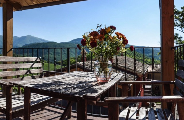 Farmhouse Immersed Setting Of The Montefeltro 