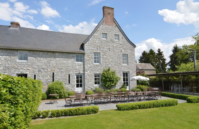 Farmhouse with wellness near Maredsous