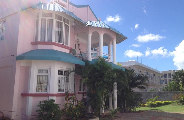 Fayruz Villa is a 3 bedroom, 3 bathroom detached house with AC and swimming pool 5 minutes walk from Flic en Flac public beach