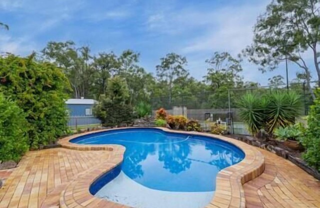 FD67 4B2.5B Special Holiday Tennis Court+PooL Forestdale