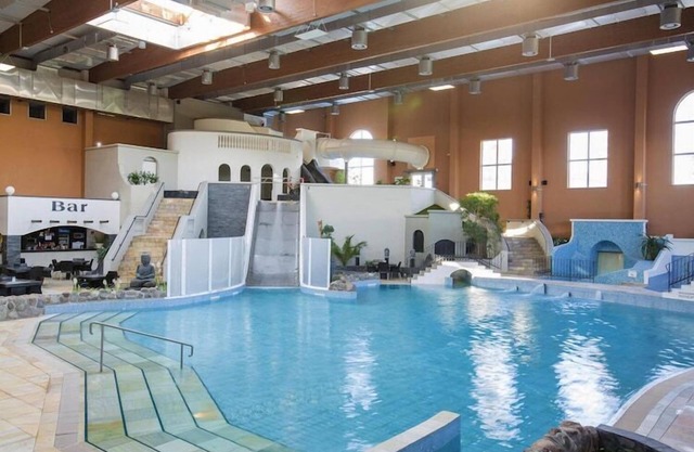 Ferienhaus mit tropischem Pool & Spa