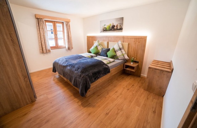 Ferienwohnung 1, Heuboden 54 m², 2-4 Personen, Schlafzimmer, Wohnküche, Du/WC, WLAN