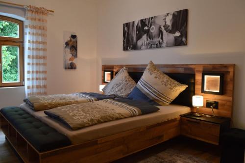 Ferienwohnung KIostermühle Irsee - Parkplätze, Spielplatz, Biergarten, Badesee, E-Auto Ladepunkt