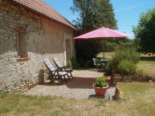 Fermette restaurée à Lurcy-Lévis avec climatisation et vélos disponibles - FR-1-489-580