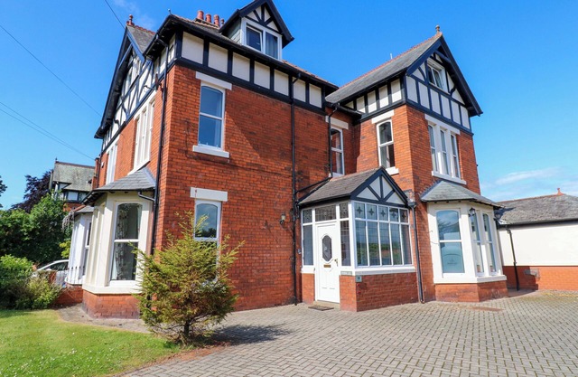 FERN LEE, pet friendly, with hot tub in Carlisle