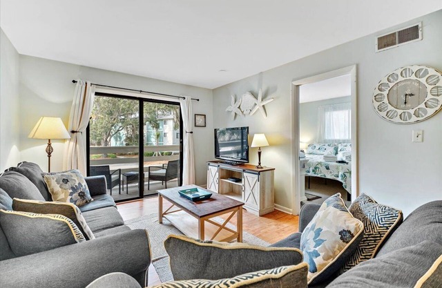 Fiddler's Cove 10G | Private Balcony, Resort Pool!