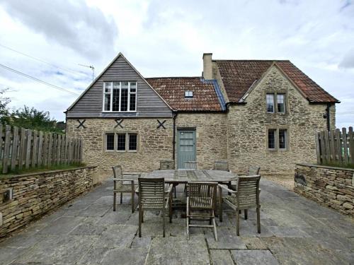 Field Cottage - Wiltshire