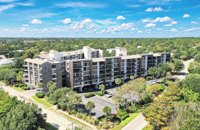Fifth Floor Condo Across from Beach Access, Balcony, Pool, Grill Area, Elevator