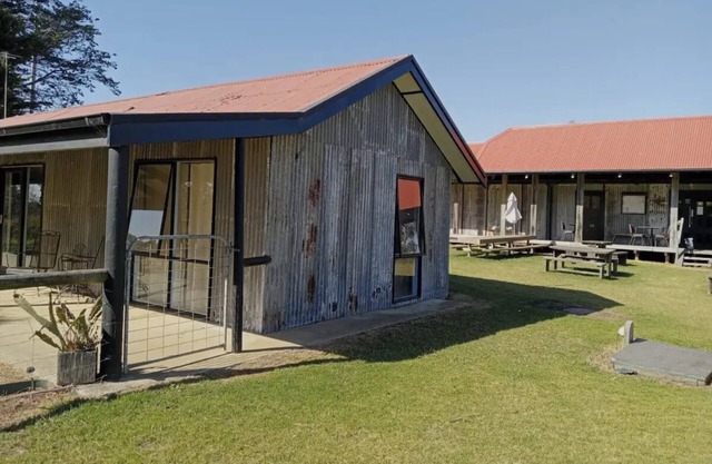 Figs Cottage - French Island (Sleeps up to 6) off-grid family friendly eco-stay